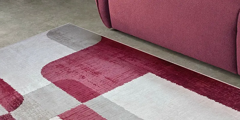 Alfombra geométrica de pelo corto en poliéster